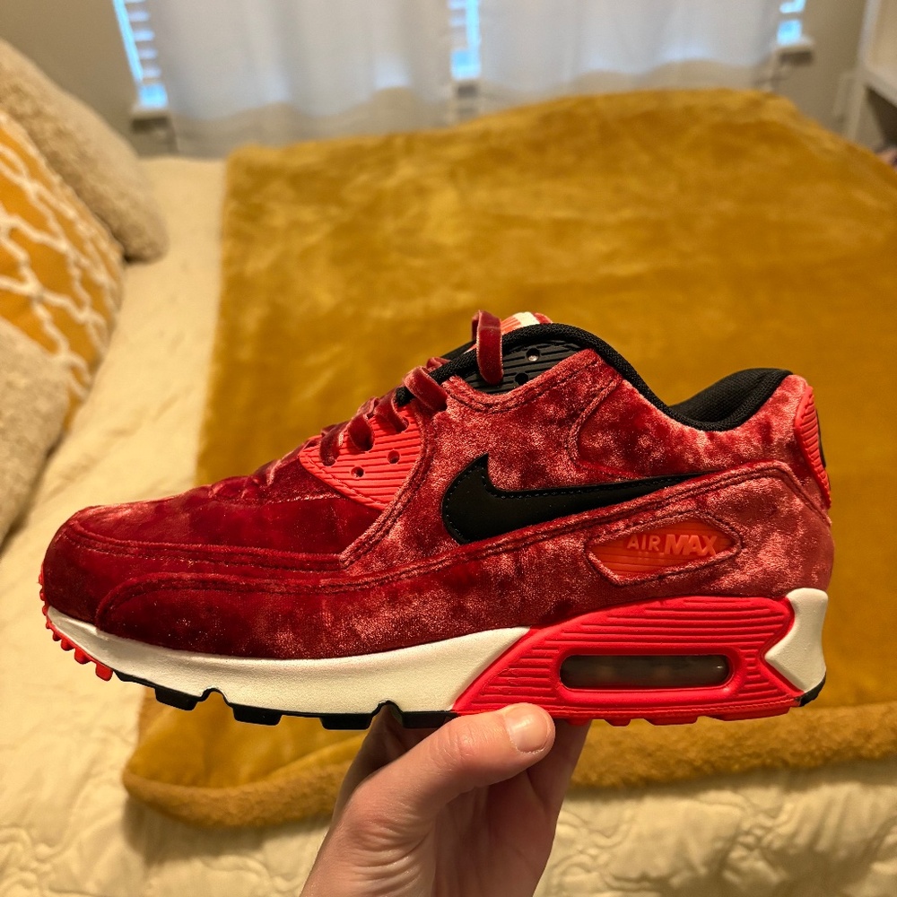 Nike Air Max 90 Anniversary “Velvet”
